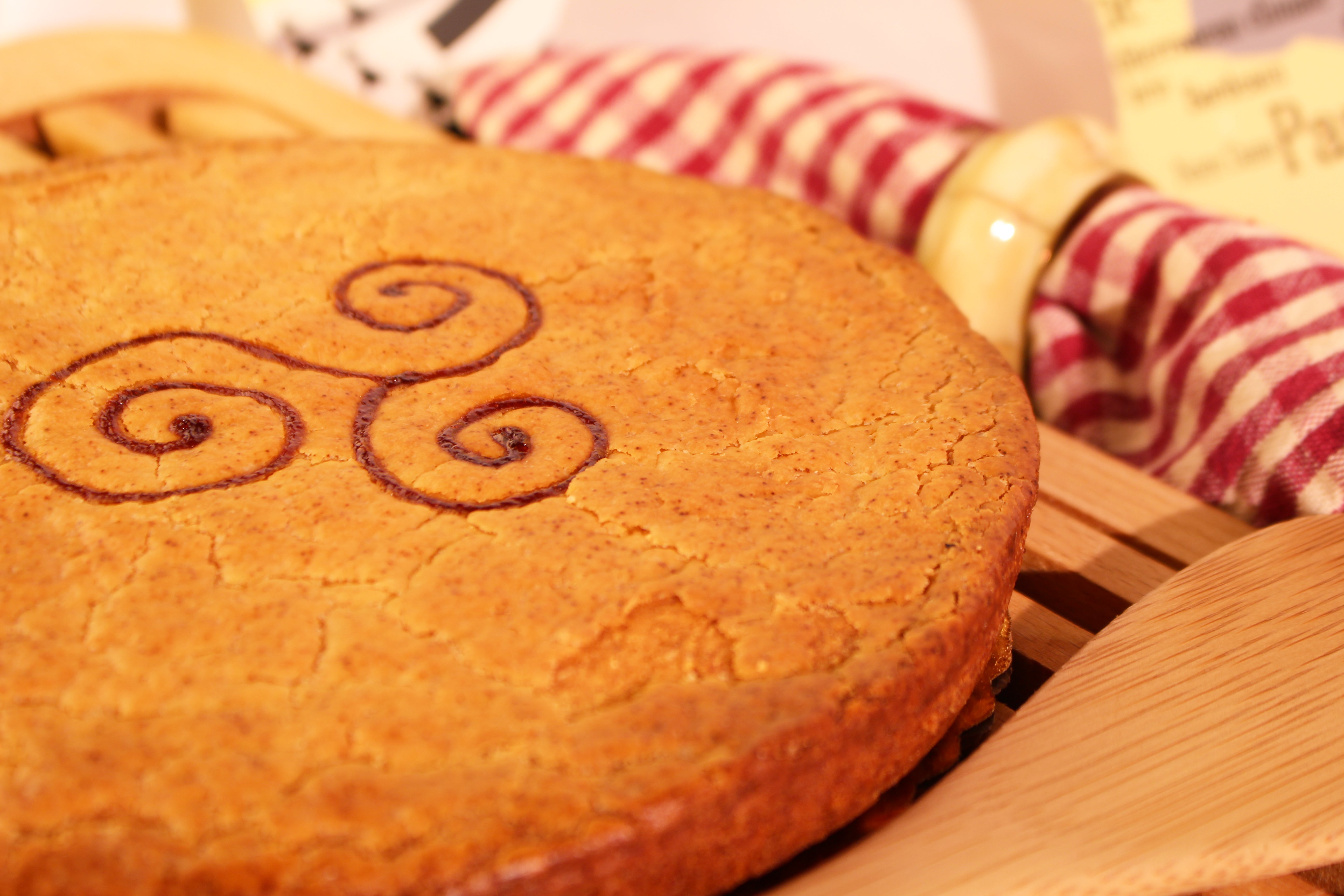 Organic Raspberry Breton Cake