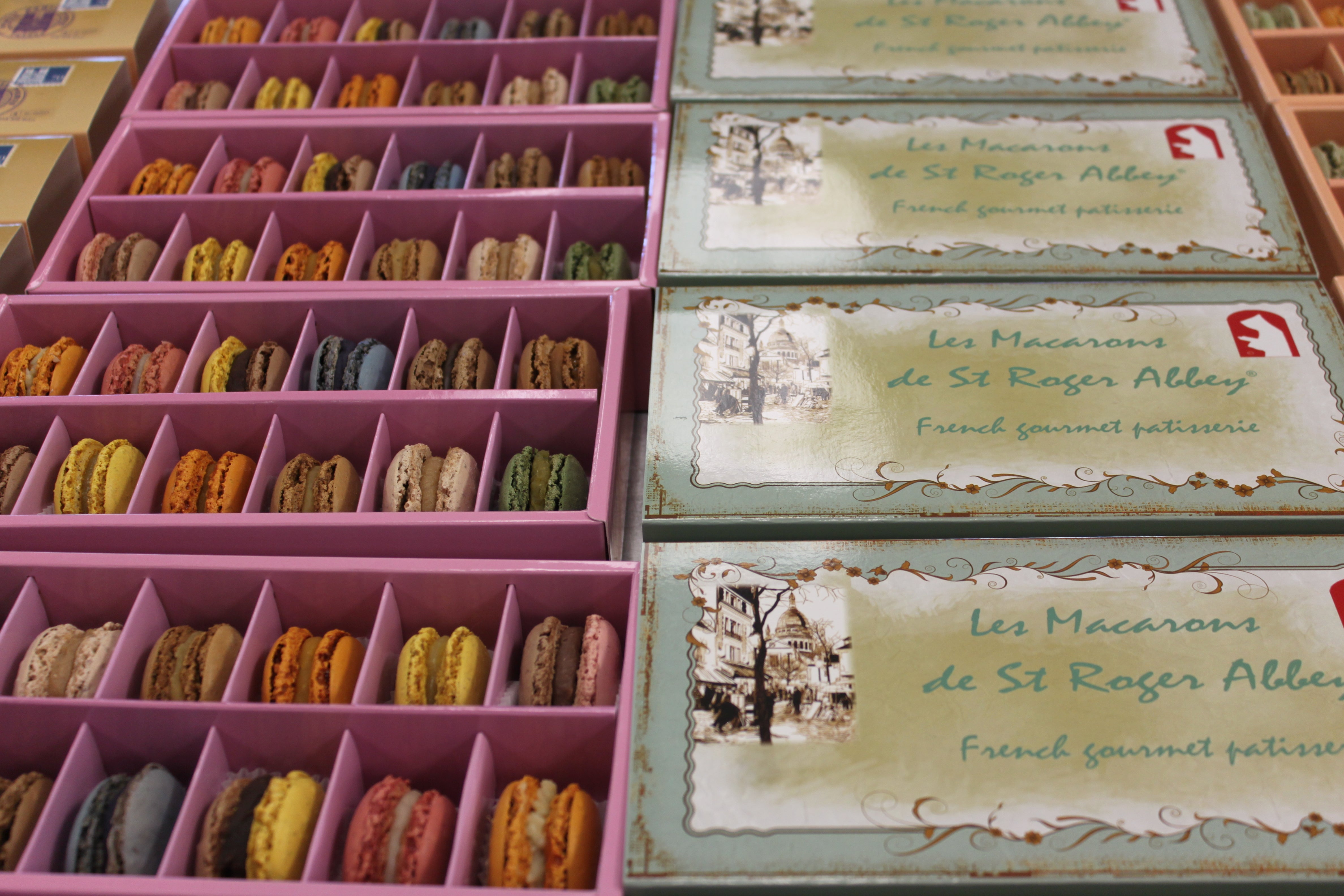 Organic Paris Montmartre 12-French Macaron Assortment