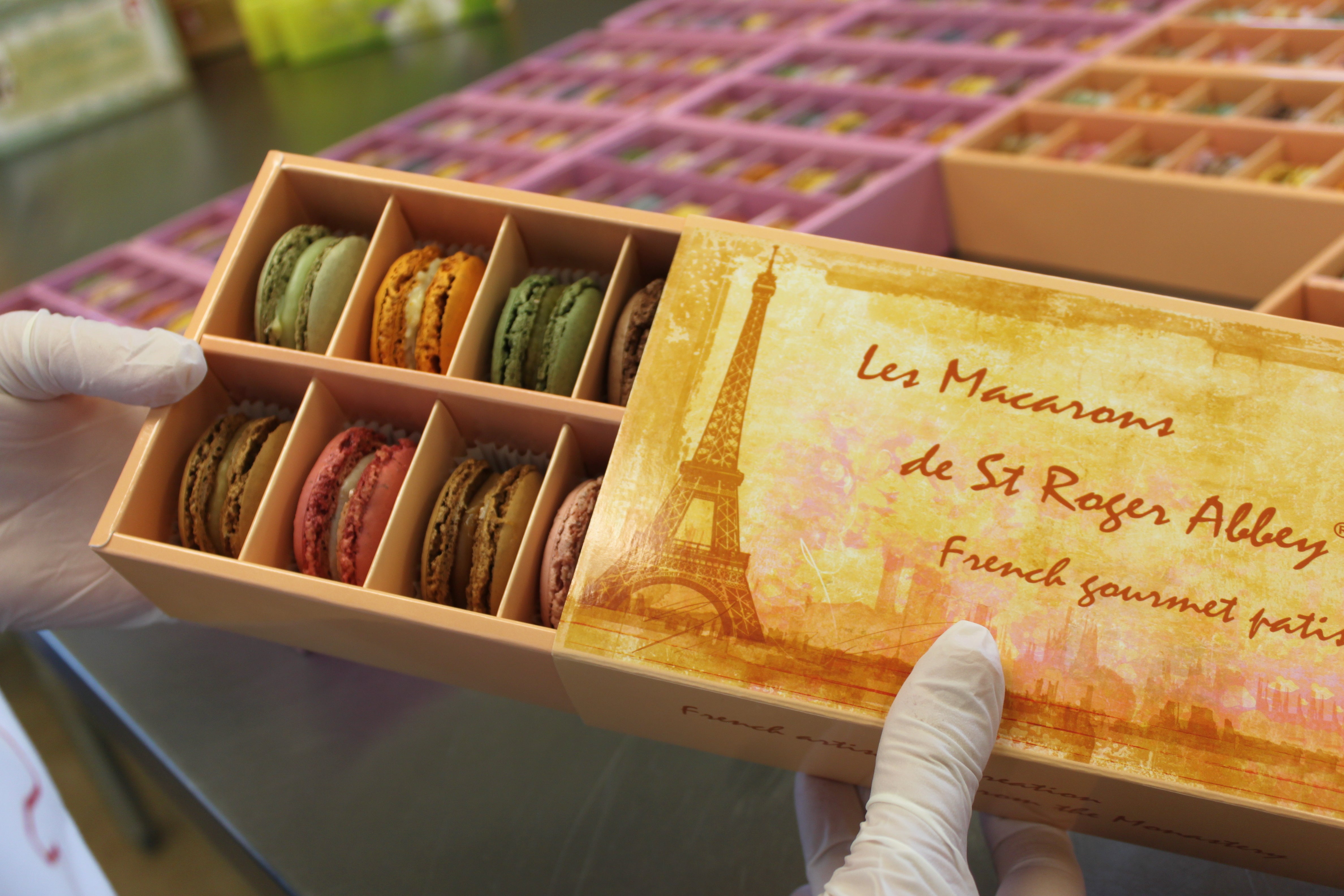Organic Paris Tour Eiffel 12-French Macaron Assortment