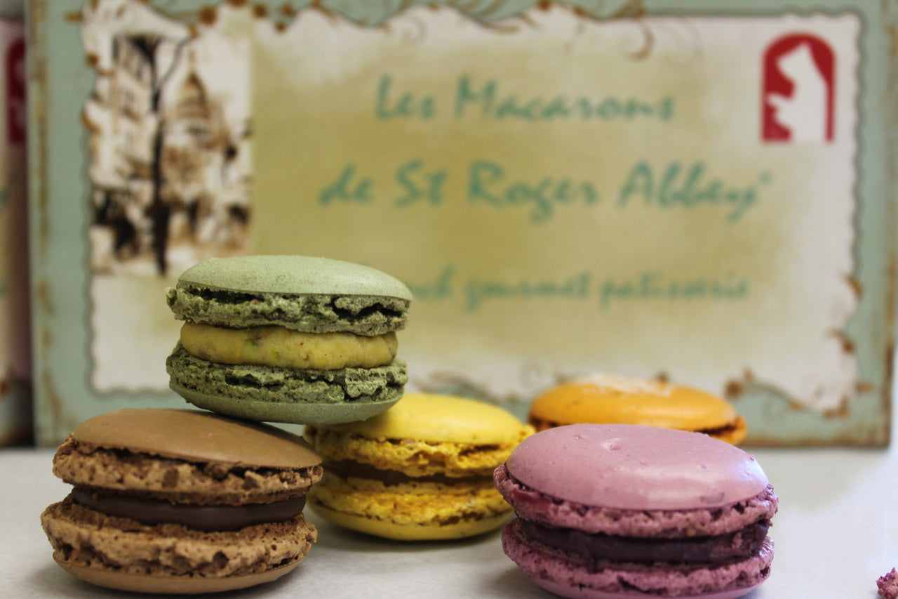 Organic Paris Montmartre 12-French Macaron Assortment
